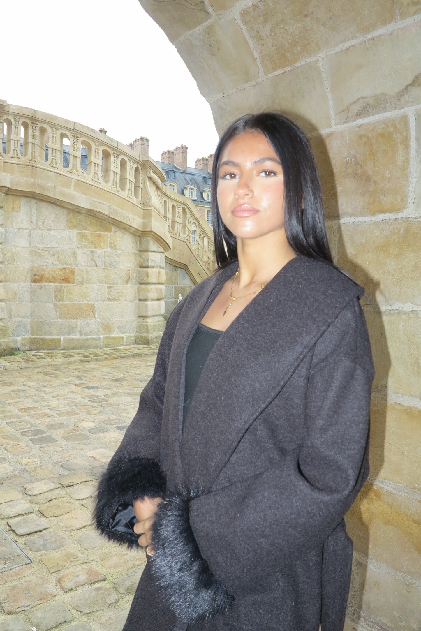 Manteau à Détails en Fausse Fourrure